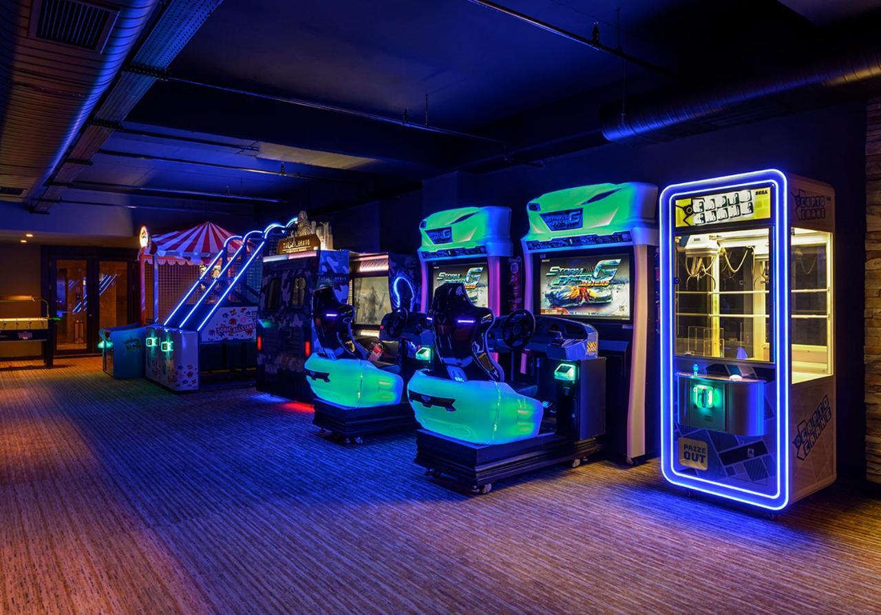 Elite World Grand Sapanca Hotel Екстериор снимка The arcade at the 2014 edition of the London Boat Show